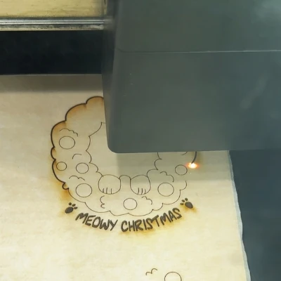 machine laser cutting wood